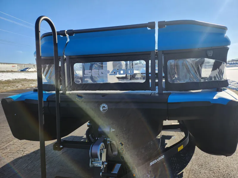 Slide: The Image of Sea-Doo Switch Compact 2022 - 6