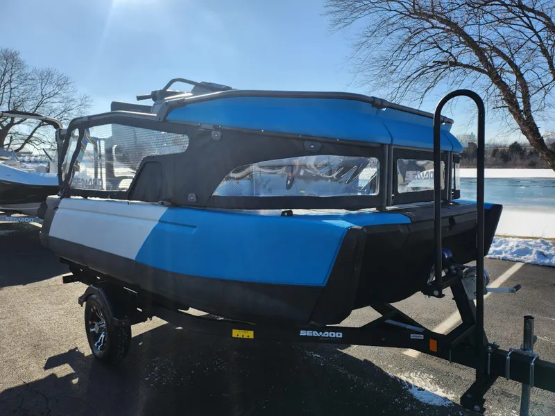 Slide: The Image of Sea-Doo Switch Compact 2022 - 9