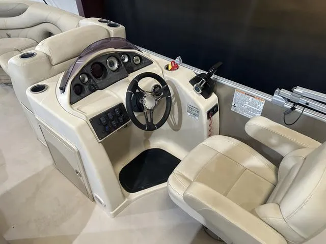 Slide: The Image of Sylvan Mirage Cruise 820 Cruise 2019 - 10