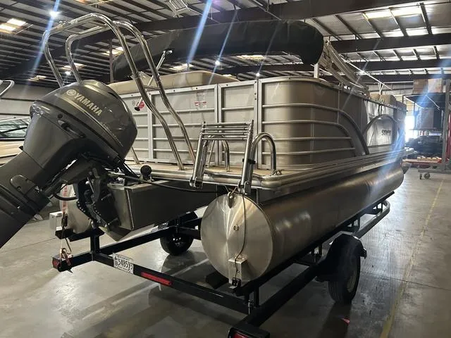 Slide: The Image of Sylvan Mirage Cruise 820 Cruise 2019 - 4