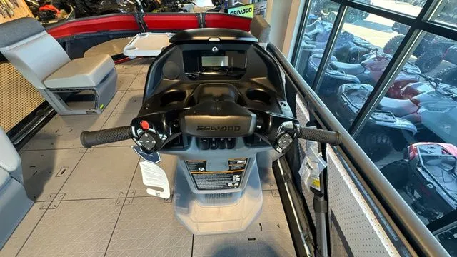 Slide: The Image of Sea-Doo SWITCH 16 BASE 130 HP 2025 - 8