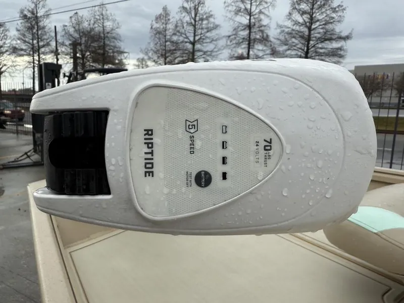 Slide: The Image of Riptide motor on a 2021 G3 17 BAY boat, wet with raindrops, showing speed and thrust details. - 8