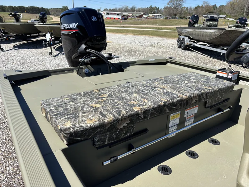 Slide: The Image of Tracker Grizzly 1860 CC 2025 - 9