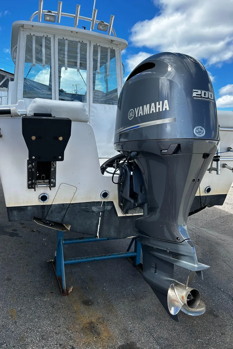 Slide: The Image of 2014 Steiger Craft 21 DV MIAMI with Yamaha 200 outboard motor, docked under blue sky. - 18