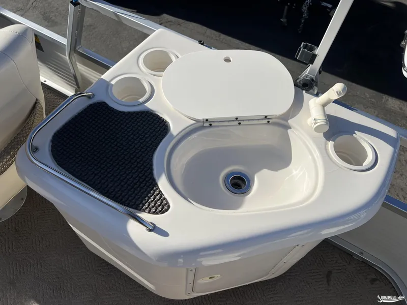 Slide: The Image of 2005 Sun Tracker PARTY BARGE 25 boat sink with cup holders and faucet. - 16