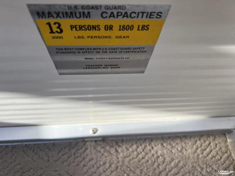 Slide: The Image of Capacity label on 2005 Sun Tracker PARTY BARGE 25, indicating 13 persons or 1800 lbs. - 18