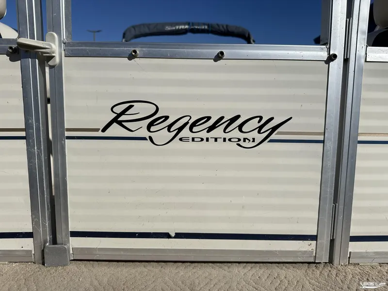 Slide: The Image of 2005 Sun Tracker PARTY BARGE 25, Regency Edition, side panel with logo. - 5