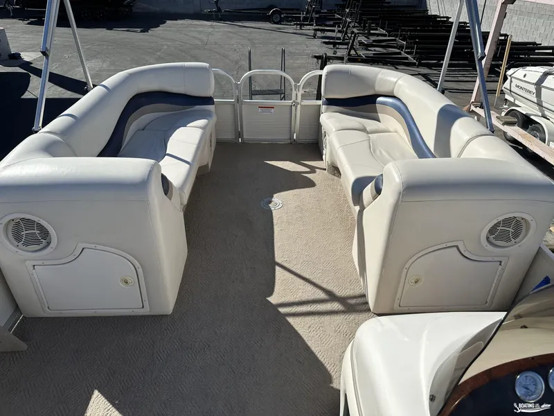 Slide: The Image of 2005 Sun Tracker PARTY BARGE 25 interior with spacious seating and clean upholstery. - 8