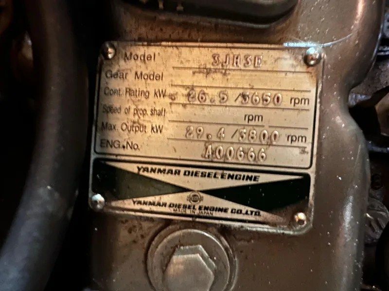 Slide: The Image of Hunter 380 2001 - 58