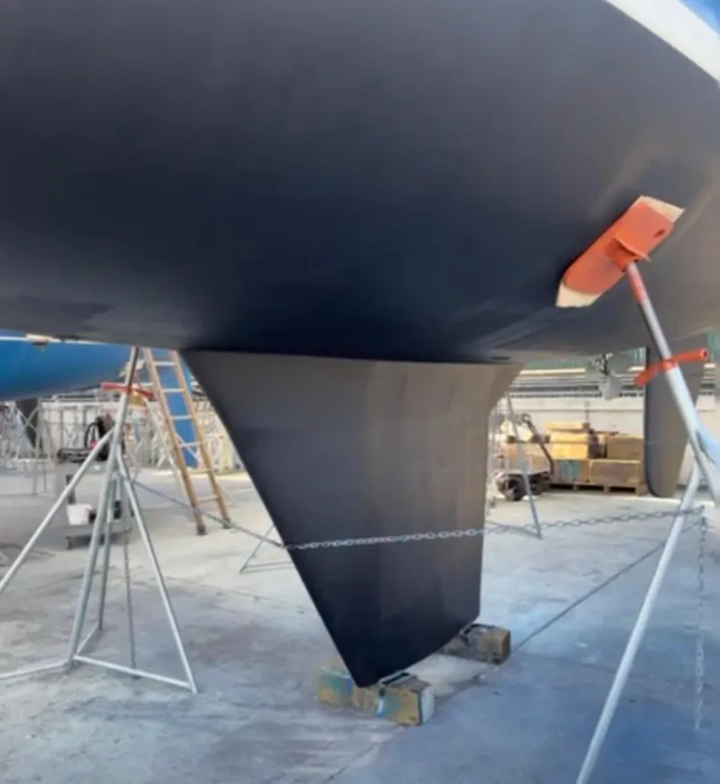 Slide: The Image of Hunter 380 2001 - 60