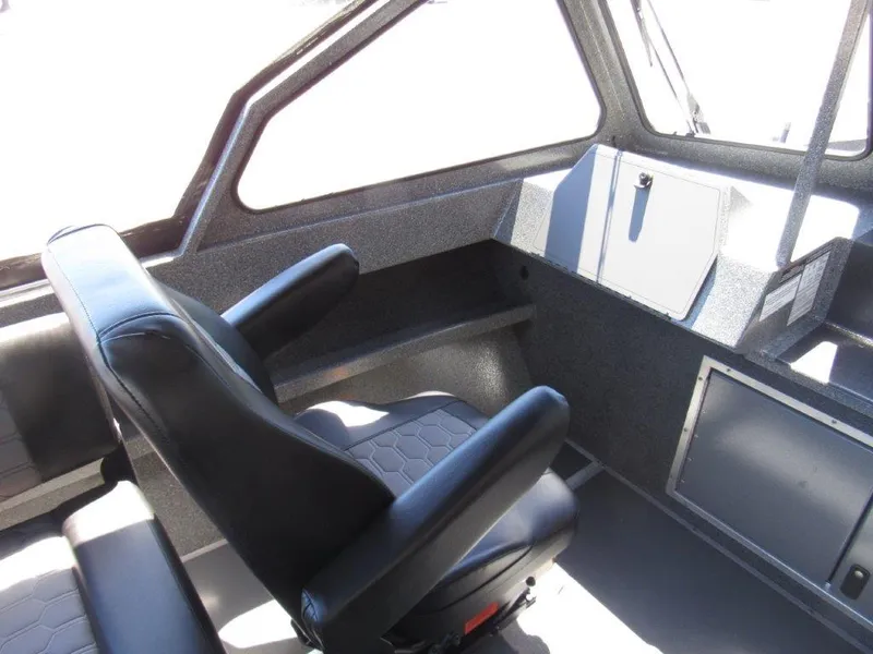 Slide: The Image of North River 22 Seahawk 2025 - 13