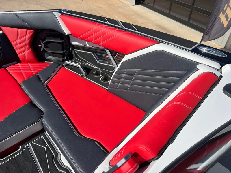 Slide: The Image of Tigé 25ZX Ultre' 2025 - 26