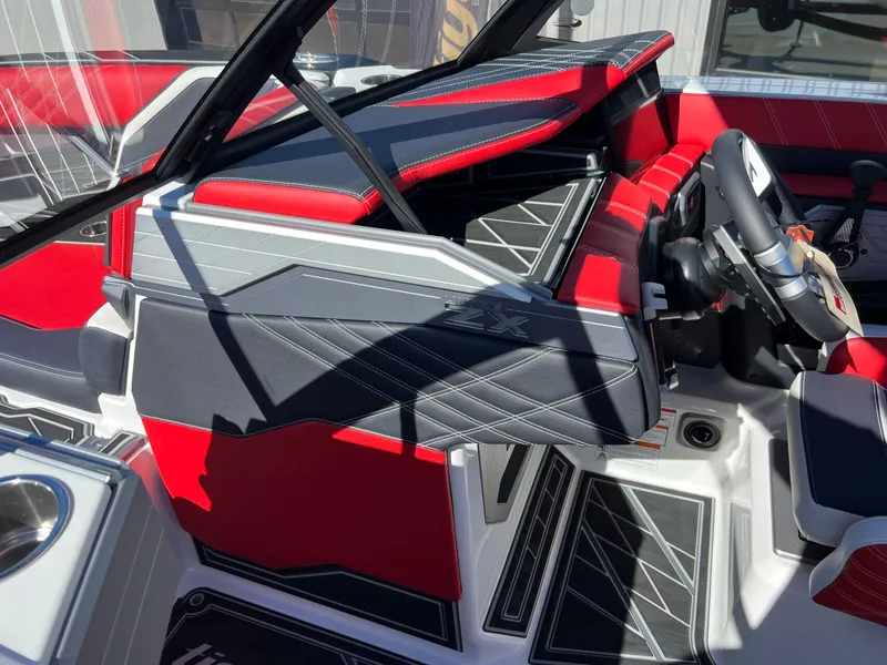 Slide: The Image of Tigé 25ZX Ultre' 2025 - 27