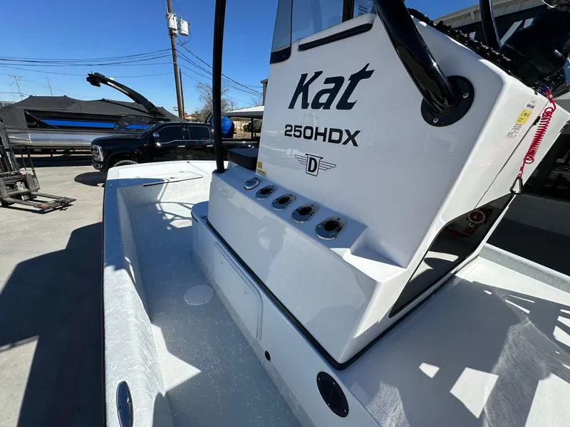 Slide: The Image of Dargel Kat 250HDX 2025 - 17