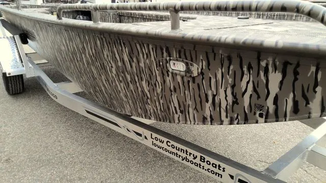 Slide: The Image of Lowcountry Boats 1754 SX 2025 - 13