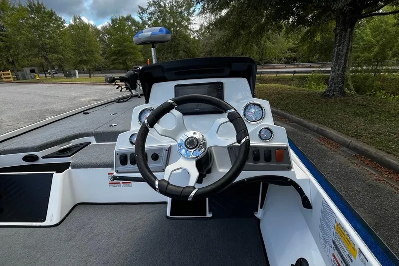 Slide: The Image of Steering console of 2025 Nitro Z18 Pro boat, featuring modern controls and gauges. - 6