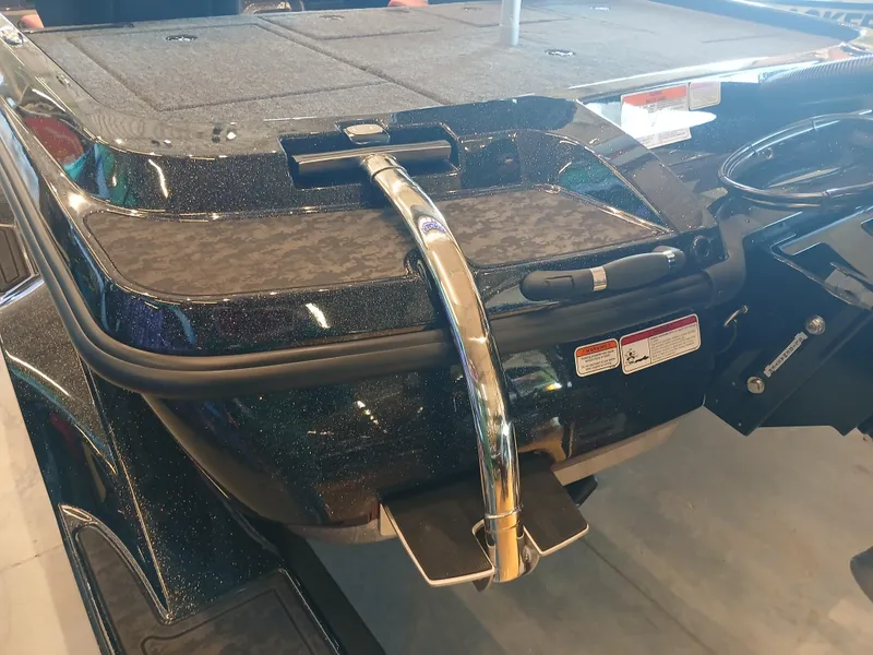 Slide: The Image of 2025 Nitro Z21 XL boat with sleek design and metallic finish. - 17