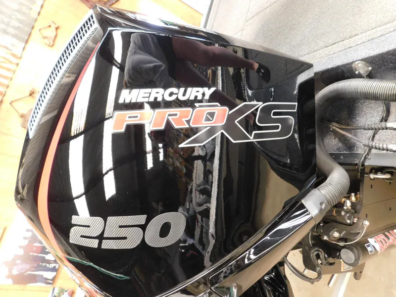 Slide: The Image of Mercury Pro XS 250 engine on 2025 Nitro Z20 XL Pro boat. - 12