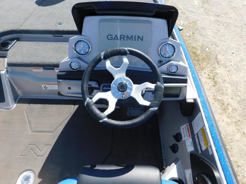 Slide: The Image of Steering console of 2025 Nitro Z20 XL Pro boat with Garmin display. - 7