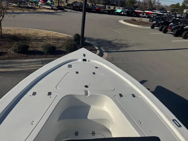 Slide: The Image of Sea Pro 210 DLX W/150HP 2025 - 12