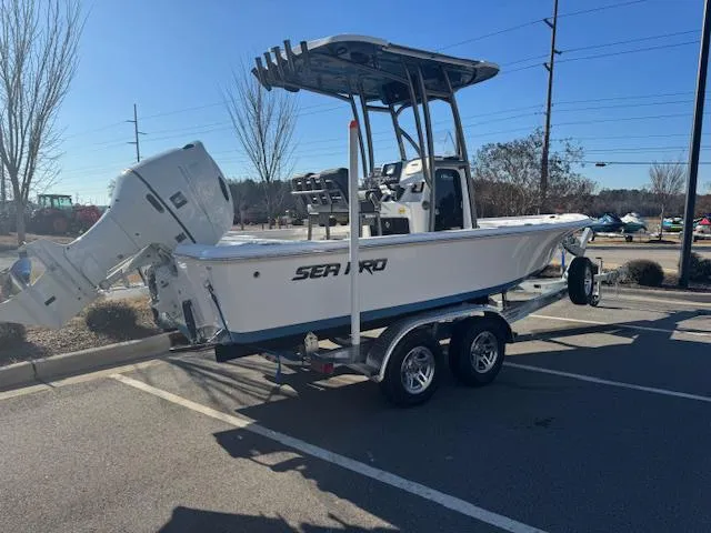 Slide: The Image of Sea Pro 210 DLX W/150HP 2025 - 4