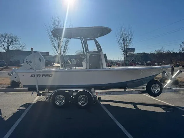 Slide: The Image of Sea Pro 210 DLX W/150HP 2025 - 5