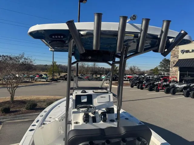 Slide: The Image of Sea Pro 210 DLX W/150HP 2025 - 8