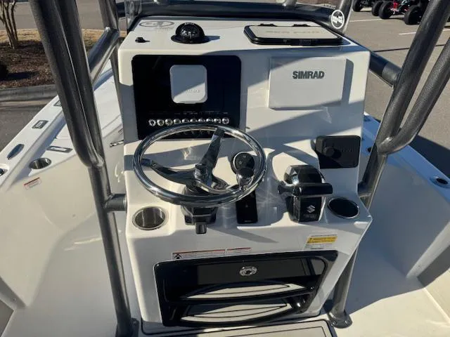 Slide: The Image of Sea Pro 210 DLX W/150HP 2025 - 9