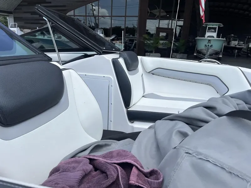 Slide: The Image of 2018 Yamaha Boats AR195 dashboard with steering wheel and control panel. - 13