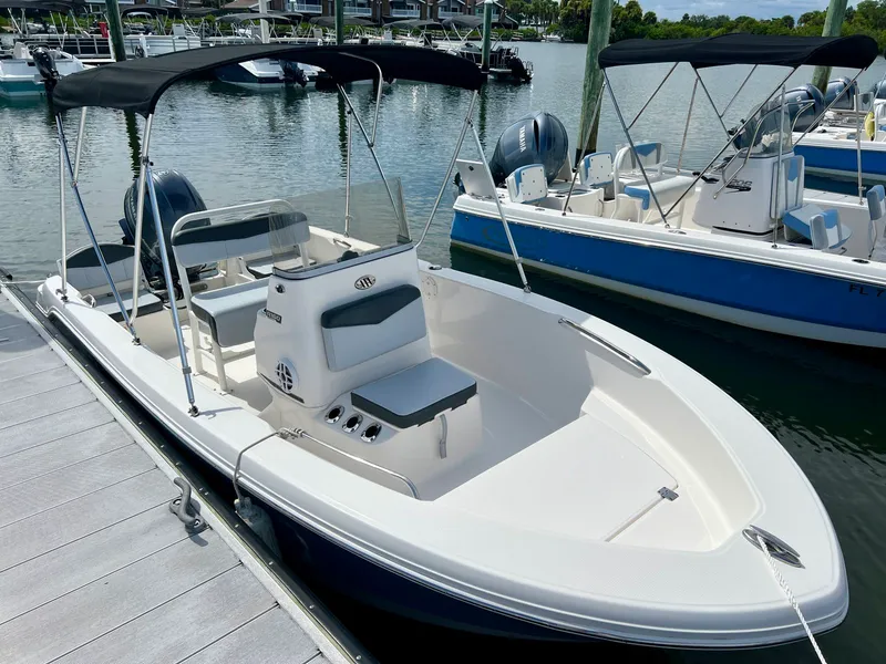 Slide: The Image of Robalo R160 2025 - 1