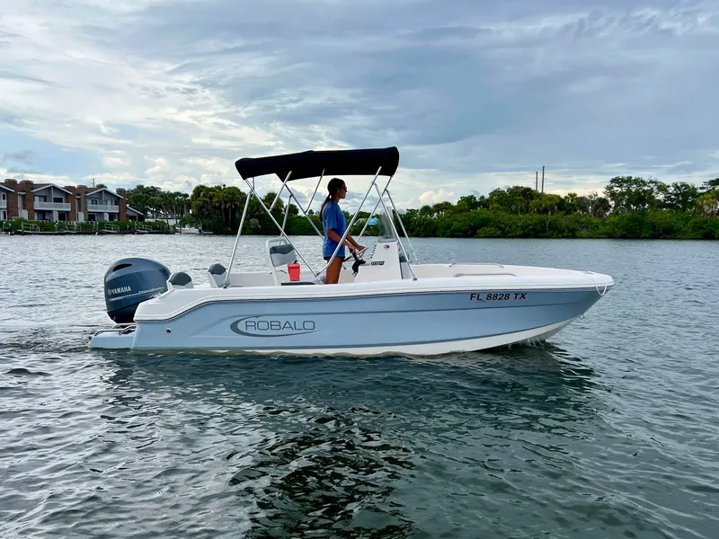 Slide: The Image of Robalo R160 2025 - 2