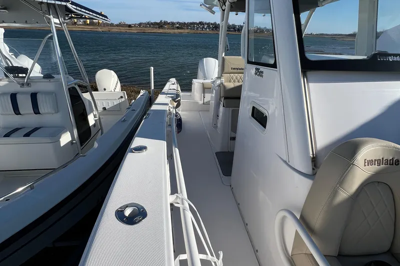 Slide: The Image of Dashboard of 2014 Everglades 325 Center Console with Yamaha display and control switches. - 18