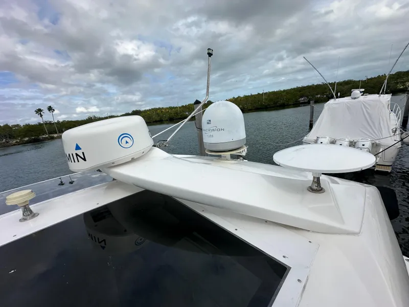 Slide: The Image of 2010 Sea Ray 470 Sundancer yacht with radar equipment, docked on a cloudy day. - 5