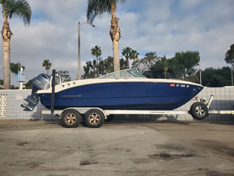 The Image of 2020 Chaparral 21 SSi OB boat on trailer, parked outdoors. - 0