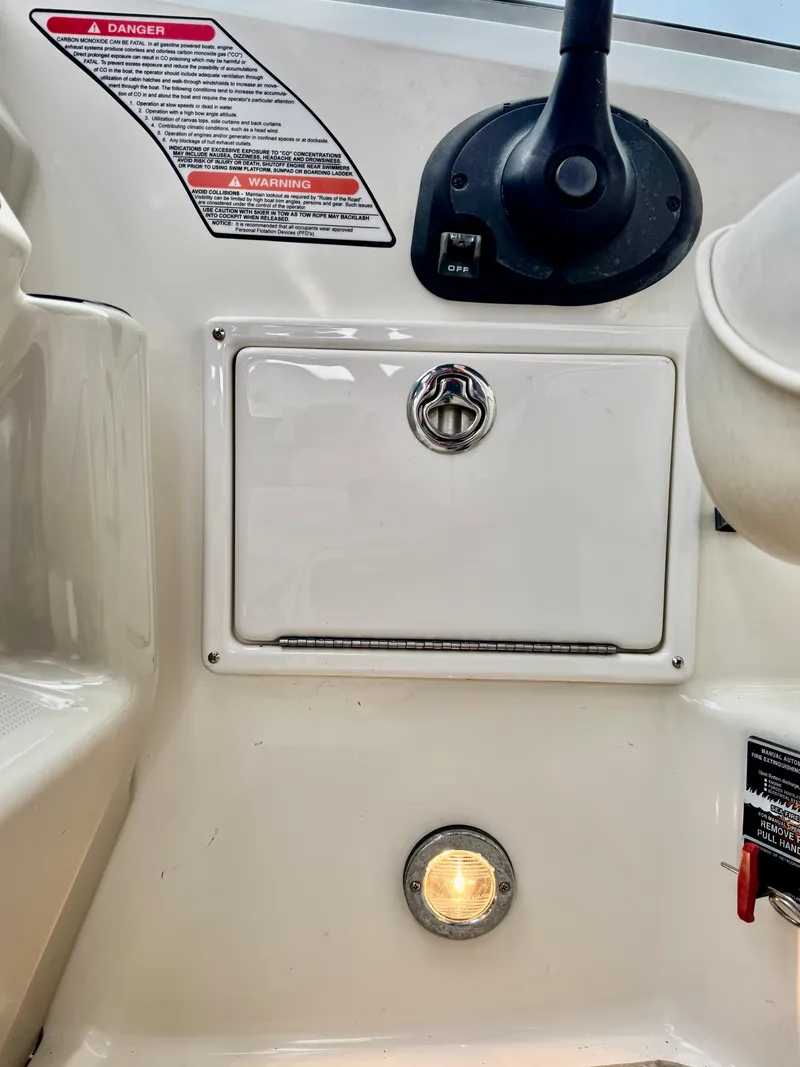 Slide: The Image of Dashboard of a 2005 Sea Ray Sundancer 260 boat. - 10