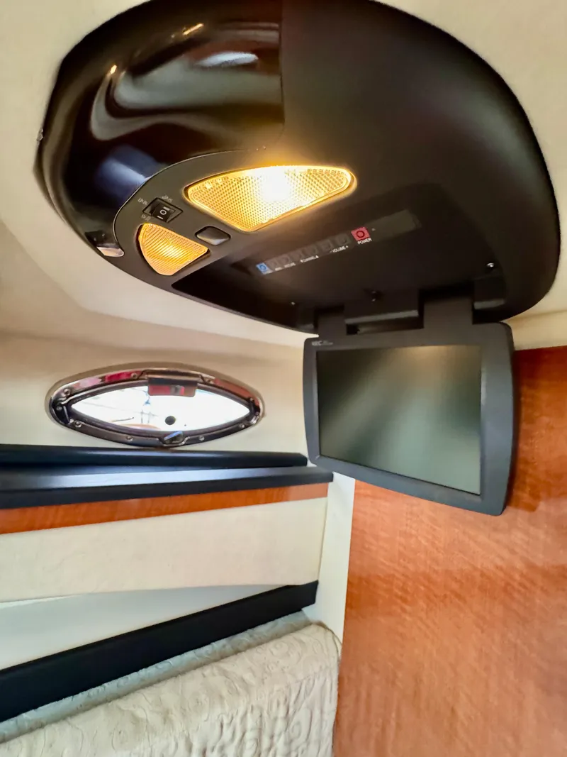 Slide: The Image of Interior of 2005 Sea Ray Sundancer 260 with ceiling light and screen. - 33