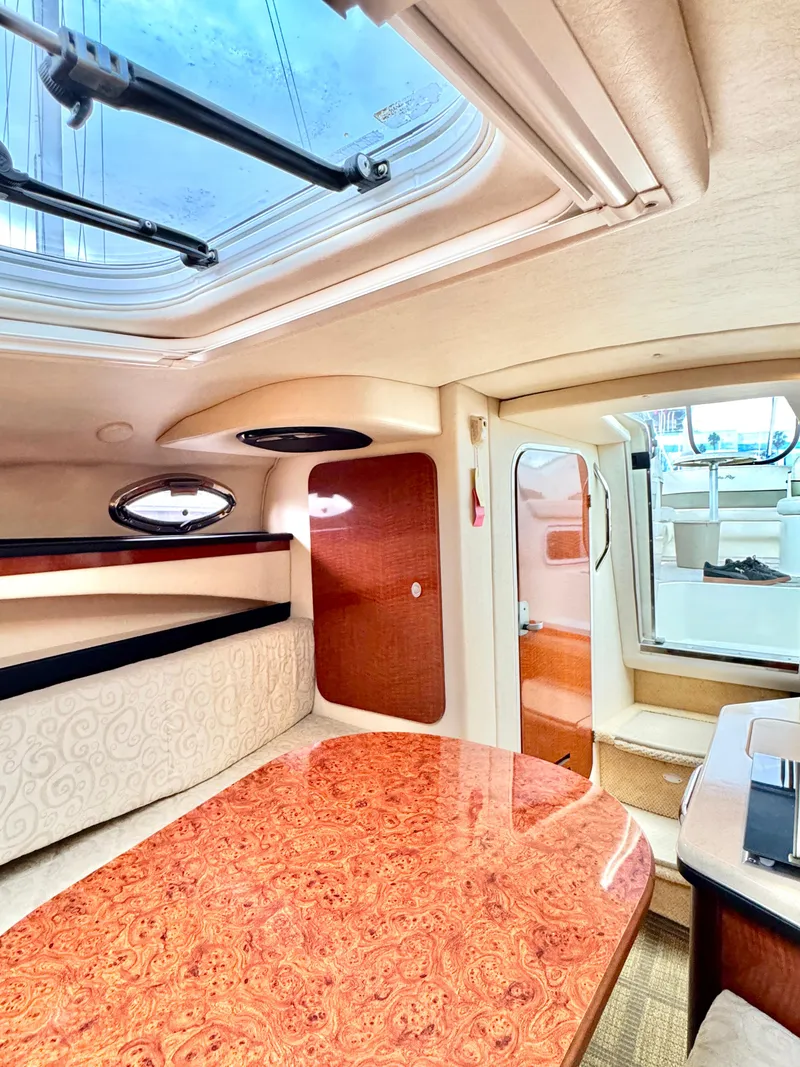 Slide: The Image of Interior of 2005 Sea Ray Sundancer 260 boat cabin - 36