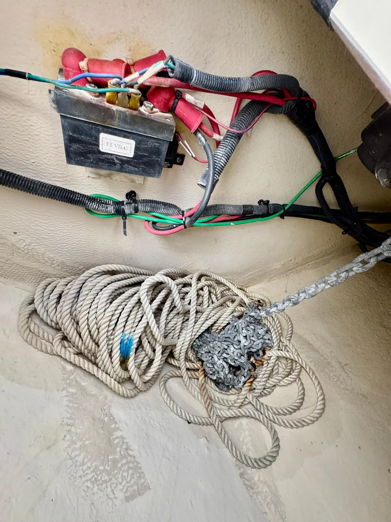 Slide: The Image of Interior of a 2005 Sea Ray Sundancer 260 with ropes and cables. - 43