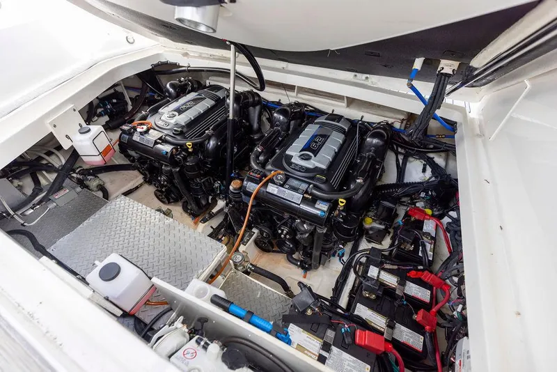 Slide: The Image of Sea Ray 320 Sundancer 2020 - 50