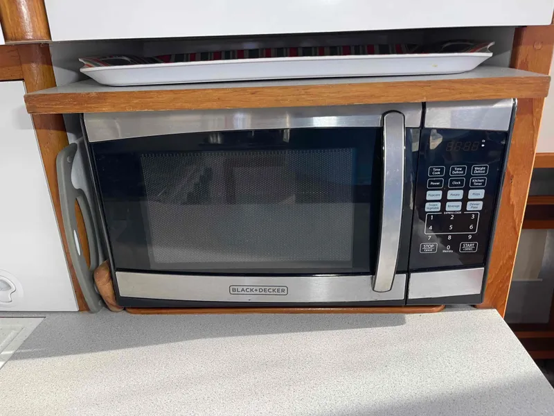 Slide: The Image of Black & Decker microwave in a 2000 Manta 42 Catamaran kitchen setting. - 17
