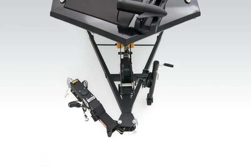 Slide: The Image of Tracker Pro 170 2025 - 23