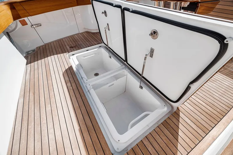 Slide: The Image of Viking 72 Convertible 2023 - 62