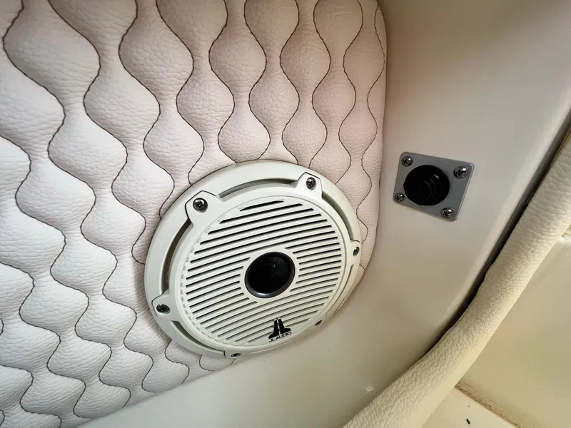 Slide: The Image of Chris-Craft Launch GT 28 Surf 2022 - 20