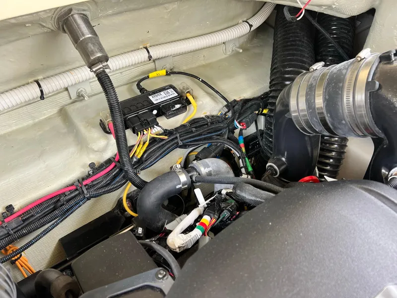 Slide: The Image of Chris-Craft Launch GT 28 Surf 2022 - 36