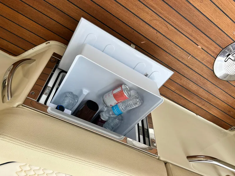 Slide: The Image of Chris-Craft Launch GT 28 Surf 2022 - 37