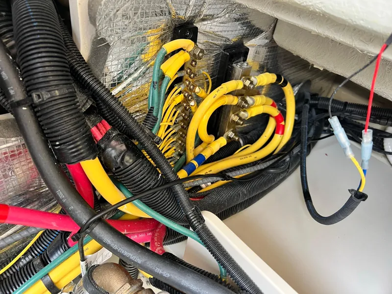 Slide: The Image of Chris-Craft Launch GT 28 Surf 2022 - 9