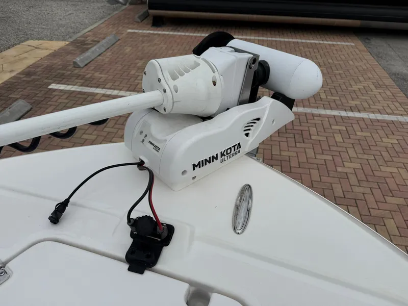 Slide: The Image of Minn Kota trolling motor on 2021 Caymas 26 HB boat deck. - 33