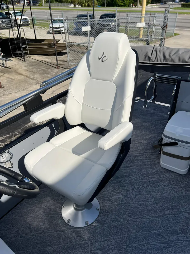 Slide: The Image of 2025 JC 201 Spirit TT Sport boat seat, white leather, modern design. - 6