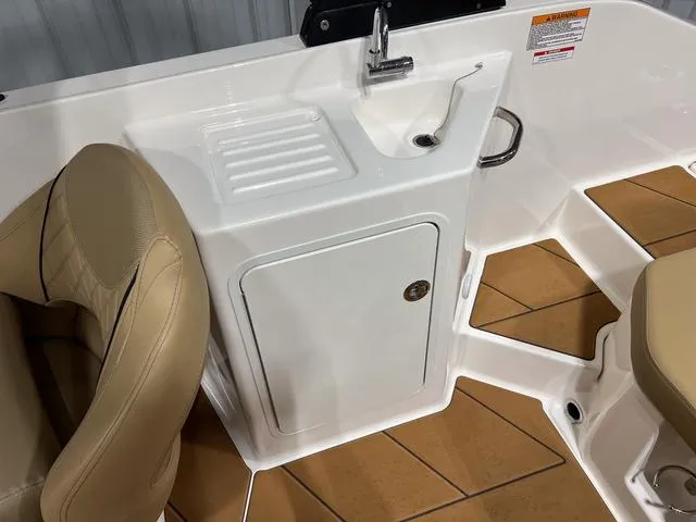 Slide: The Image of Bayliner D22I 2025 - 12