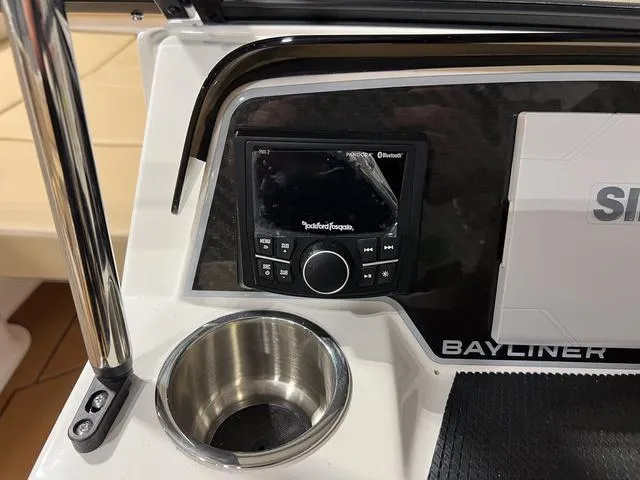 Slide: The Image of Bayliner D22I 2025 - 16